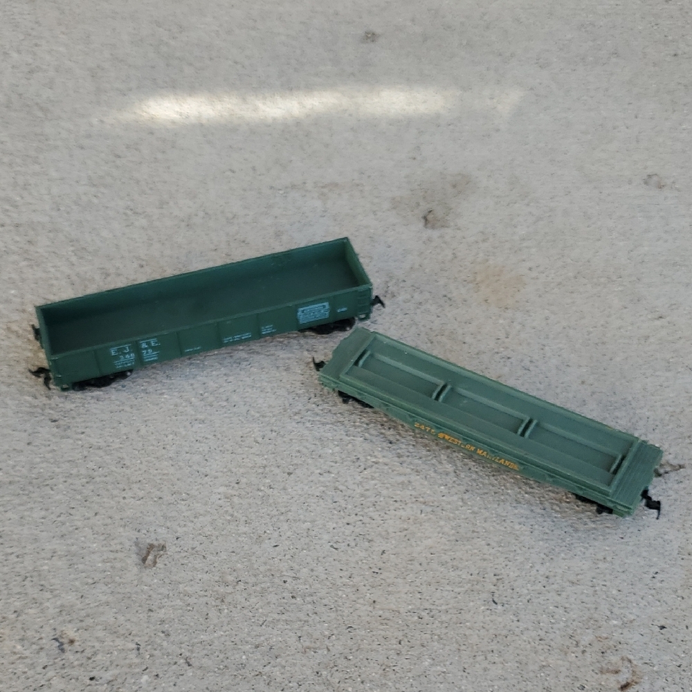 Life Like Products HO Scale Green Gondola Cars – Set of 2 –